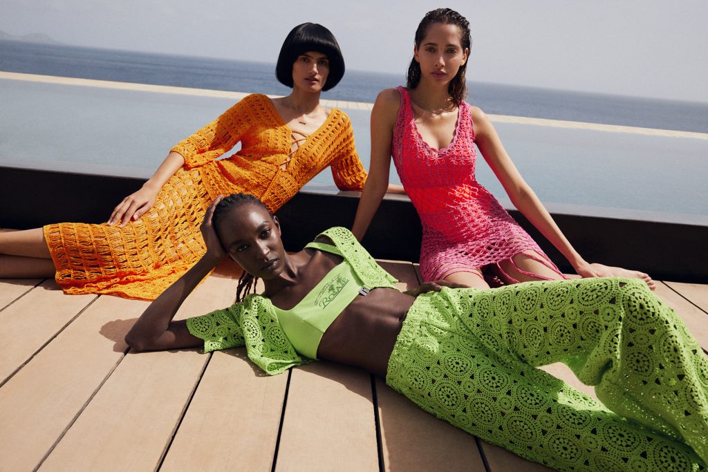 Crochet Arrives in the City. The Trend? Coordinated Sets like Chiara Ferragni’s